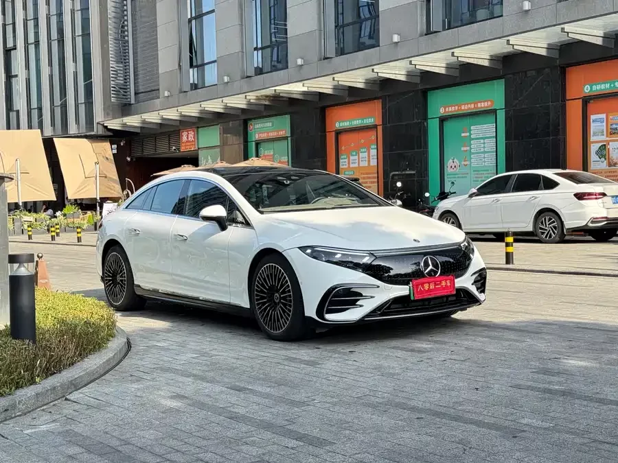Mercedes Benz EQS
