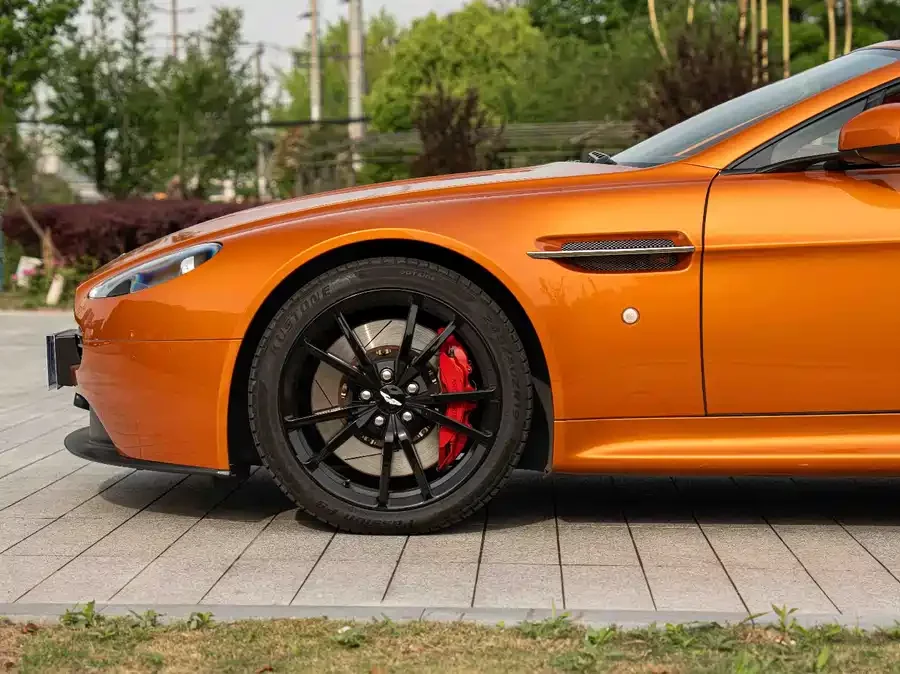 Aston Martin V8 Vantage