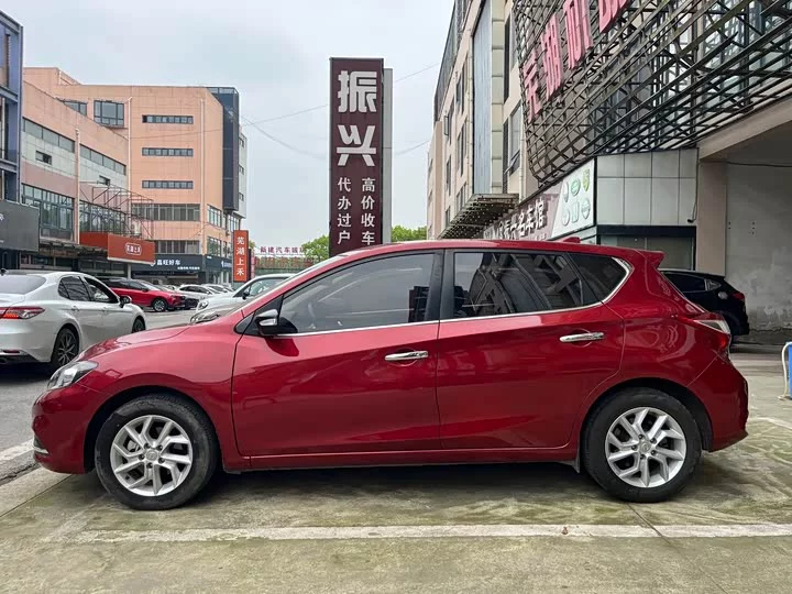 Nissan Tiida