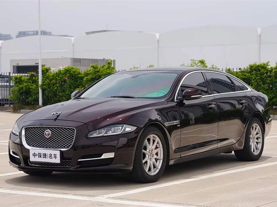 Jaguar XJ
