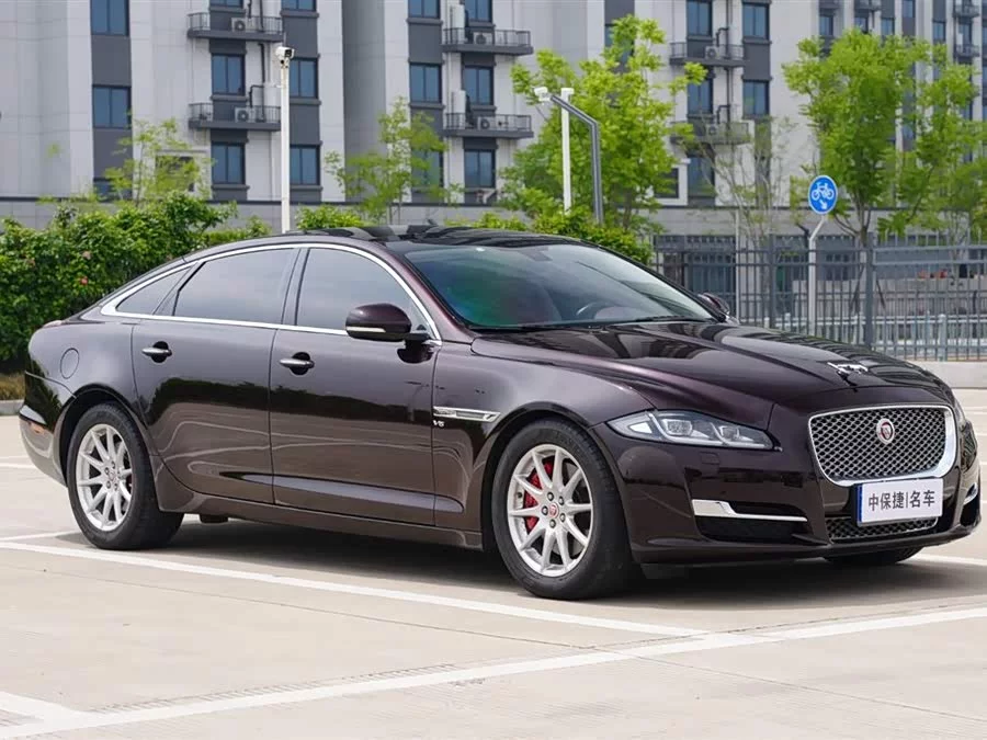 Jaguar XJ