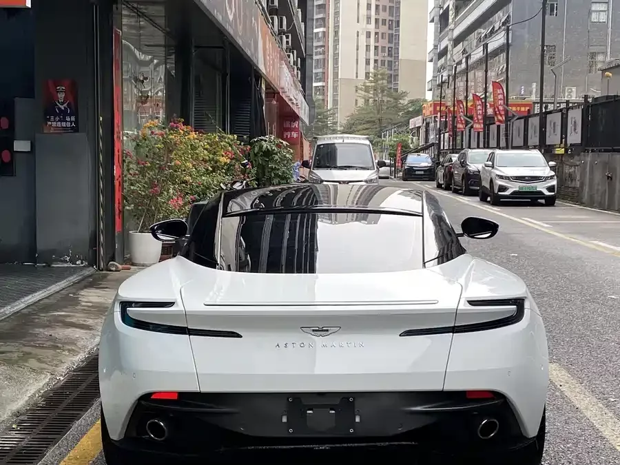 Aston Martin DB11
