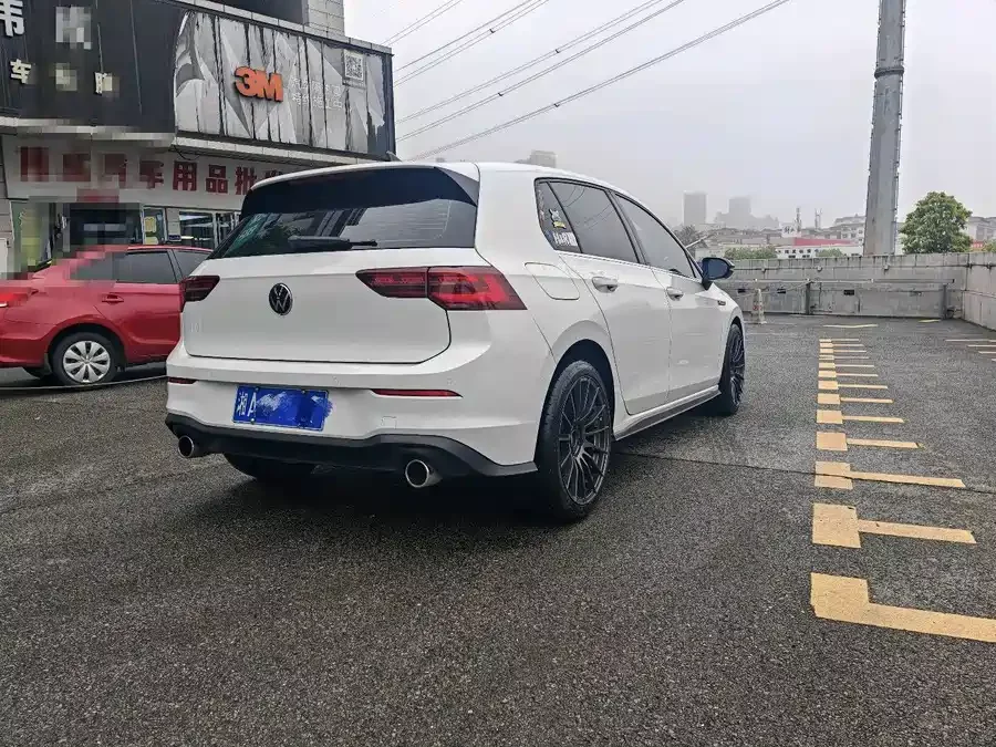 Volkswagen Golf GTI
