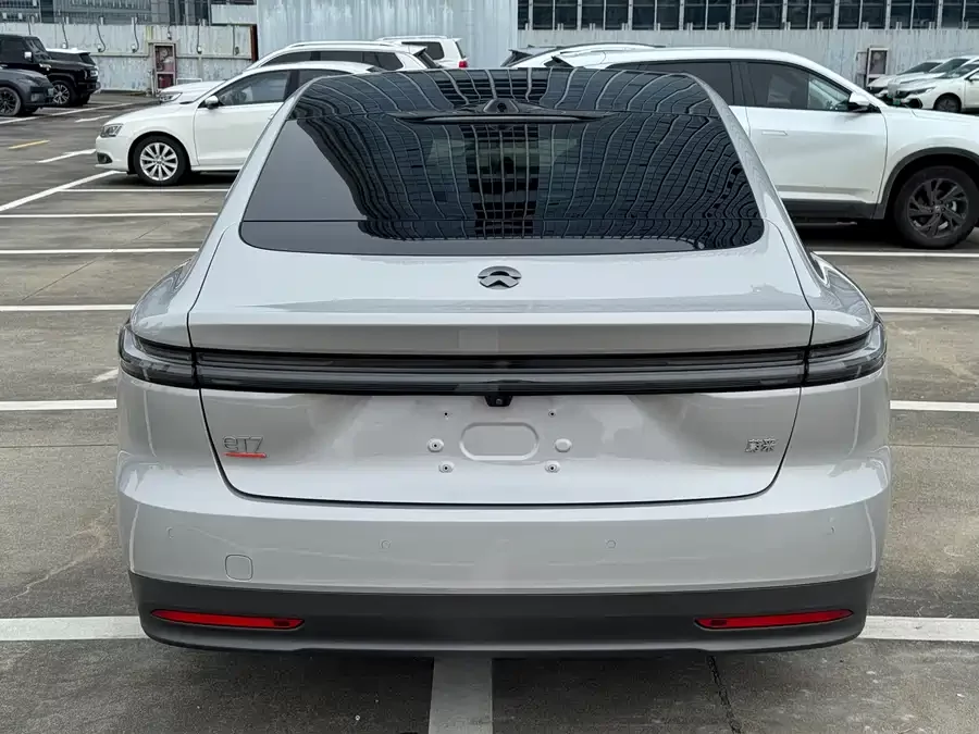 NIO ET7