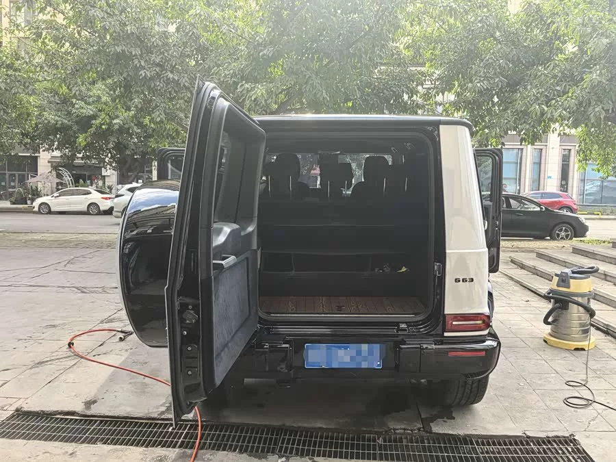 Mercedes Benz G-rated