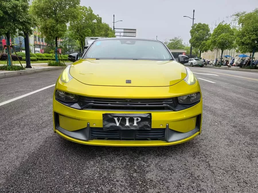Lynk & Co 03