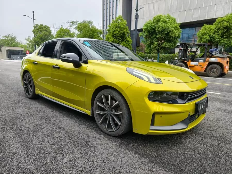 Lynk & Co 03