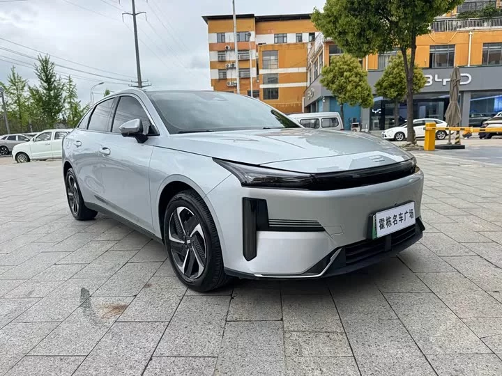 Geely Galaxy L6