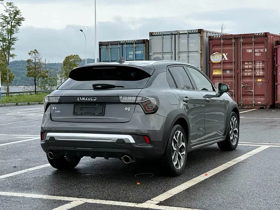 Lynk & Co 02