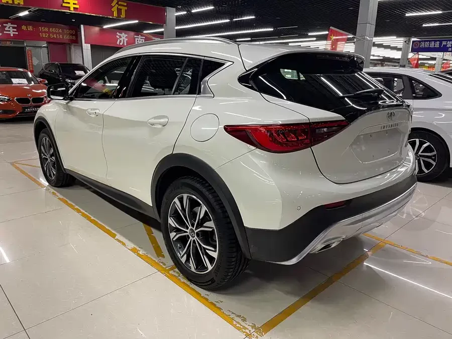 Infiniti QX30