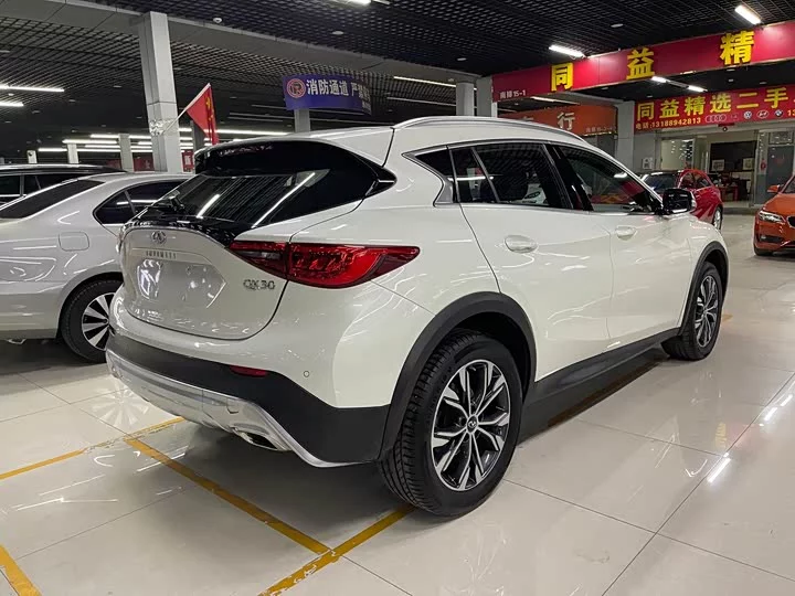 Infiniti QX30