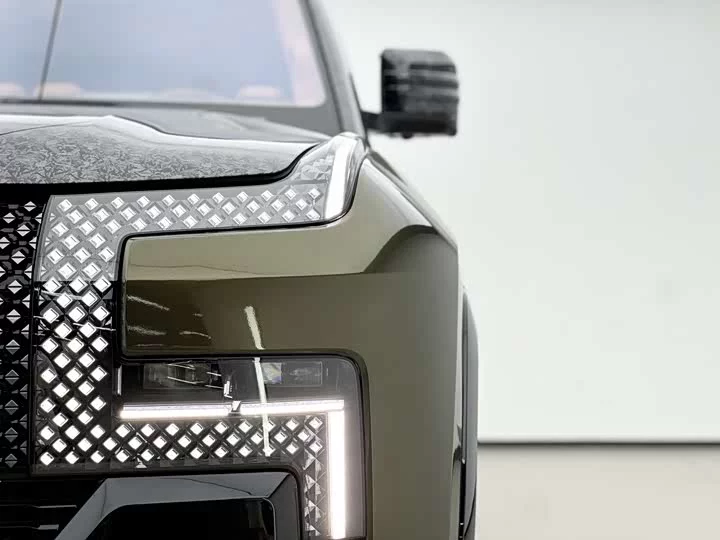 BYD U8