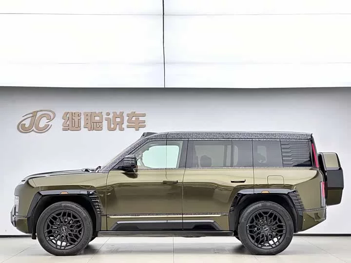 BYD U8
