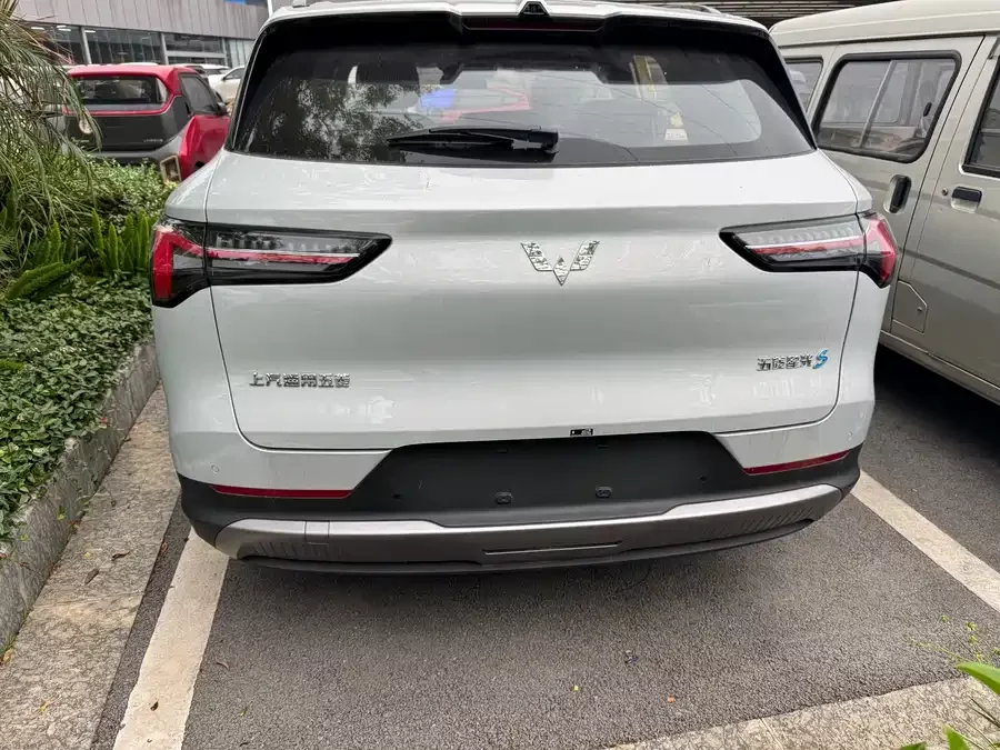 Wuling Starlight S