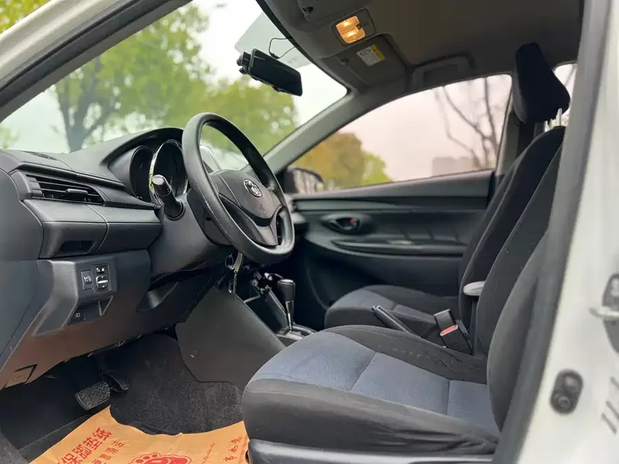 Toyota YARiS L Enjoy
