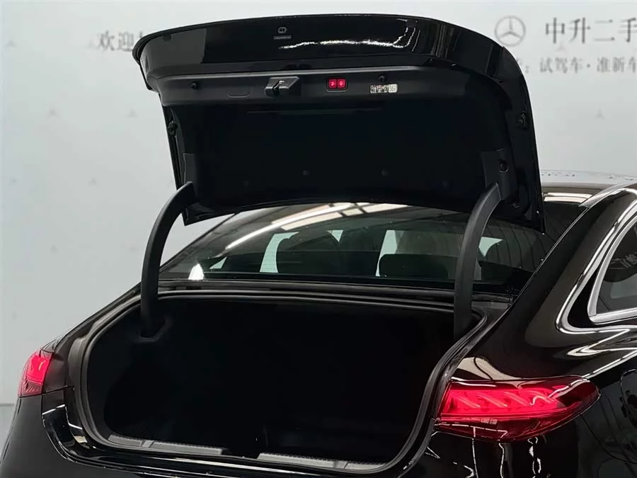 Mercedes Benz EQE