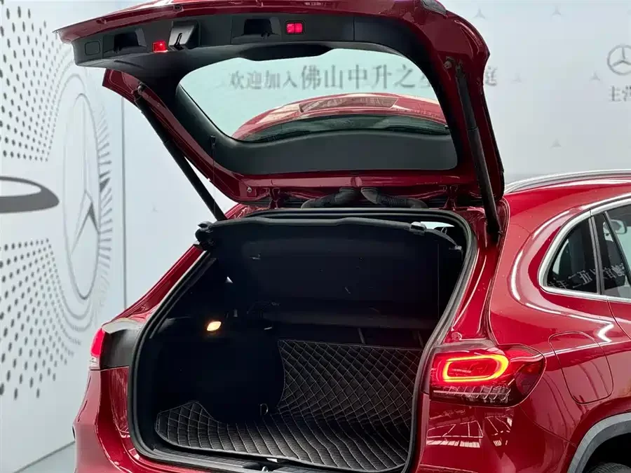 Mercedes Benz EQA