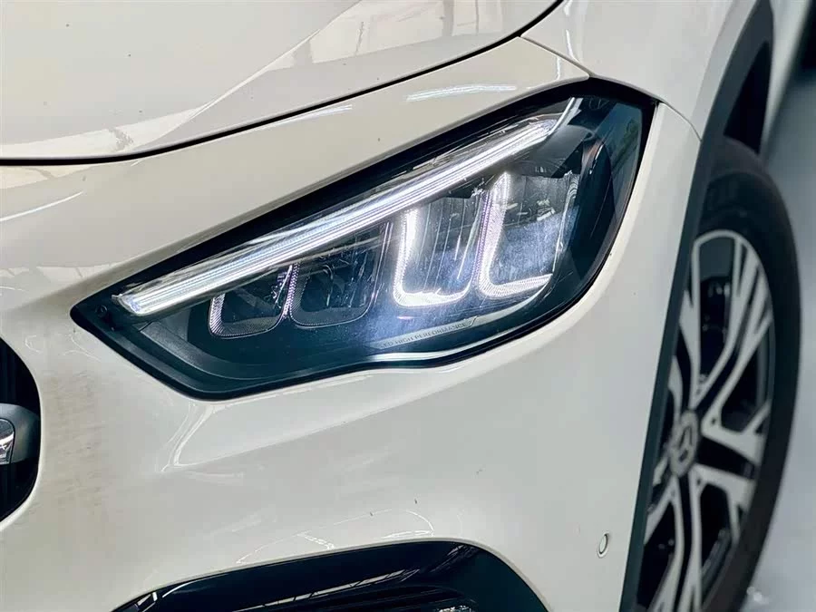 Mercedes Benz GLA