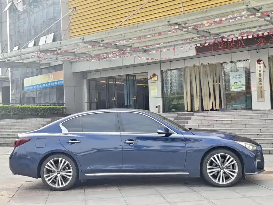 Infiniti Q50L