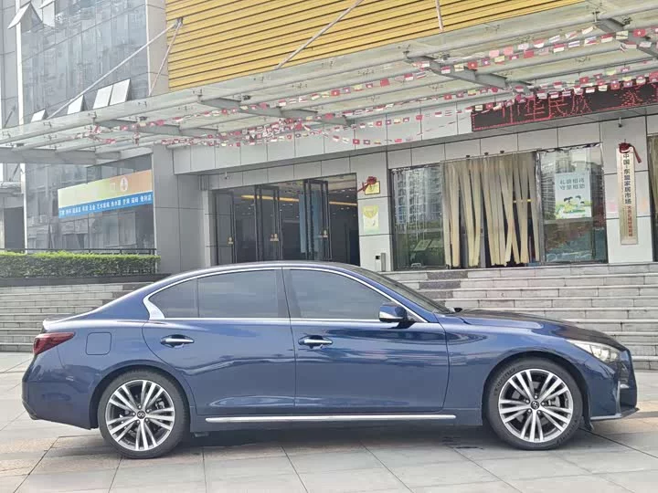Infiniti Q50L