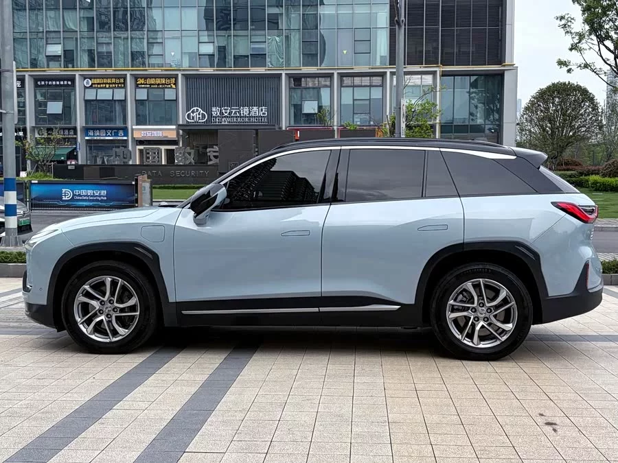 NIO ES6