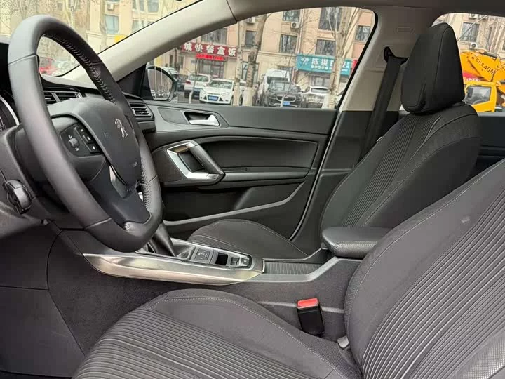 Peugeot 408