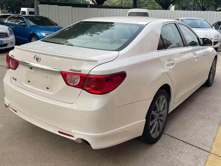 Toyota Reiz
