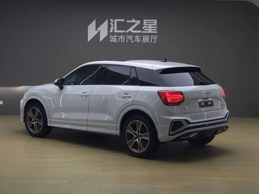 Audi Q2L