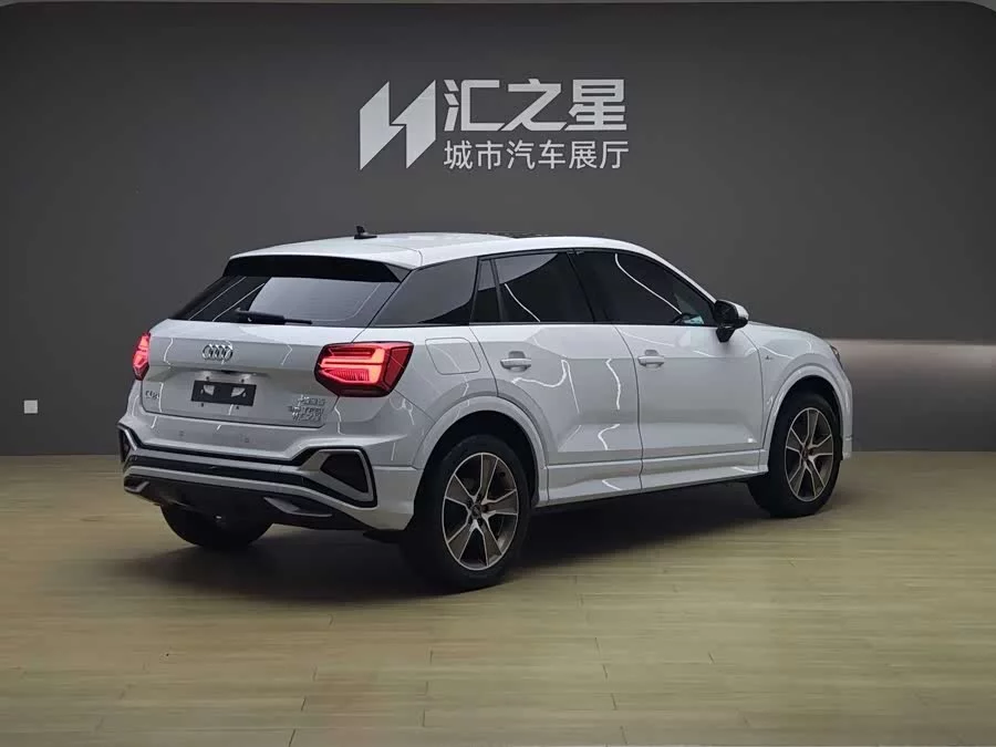 Audi Q2L