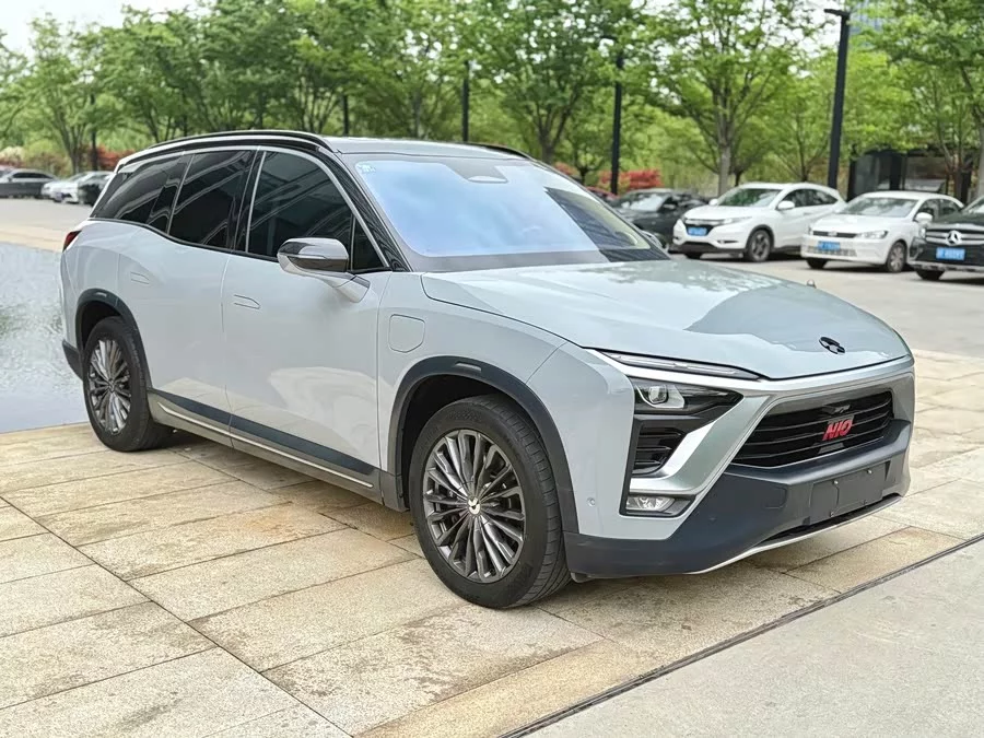 NIO ES8