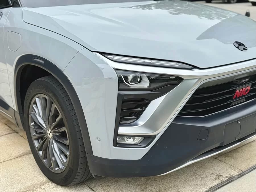 NIO ES8