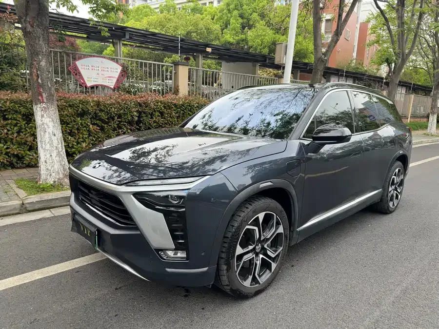 NIO ES8