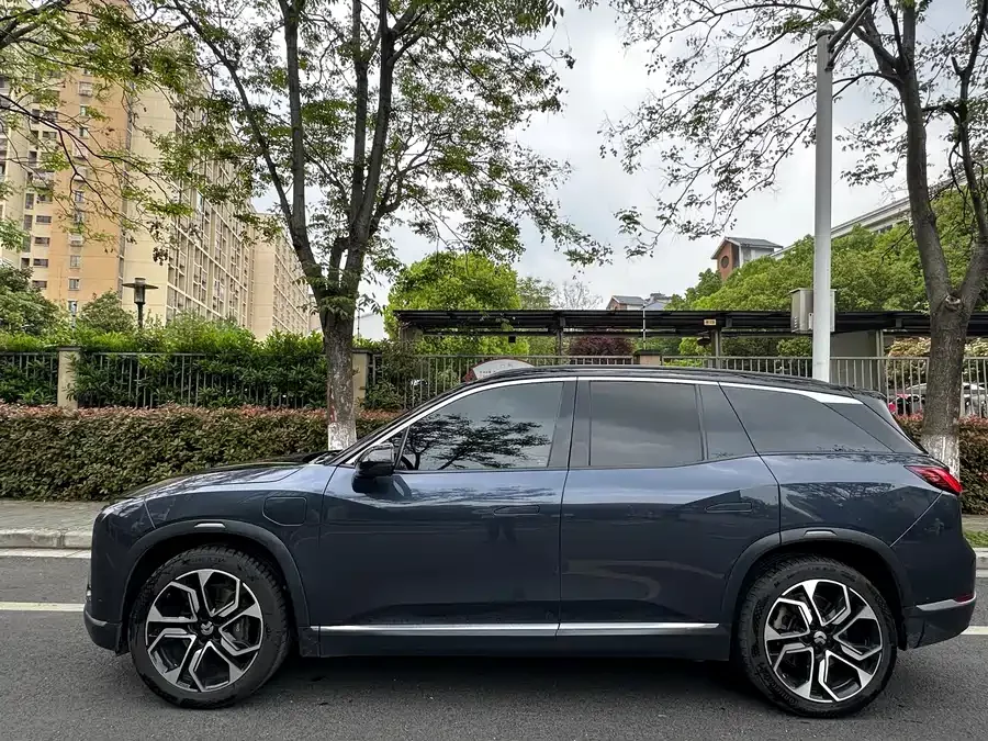 NIO ES8