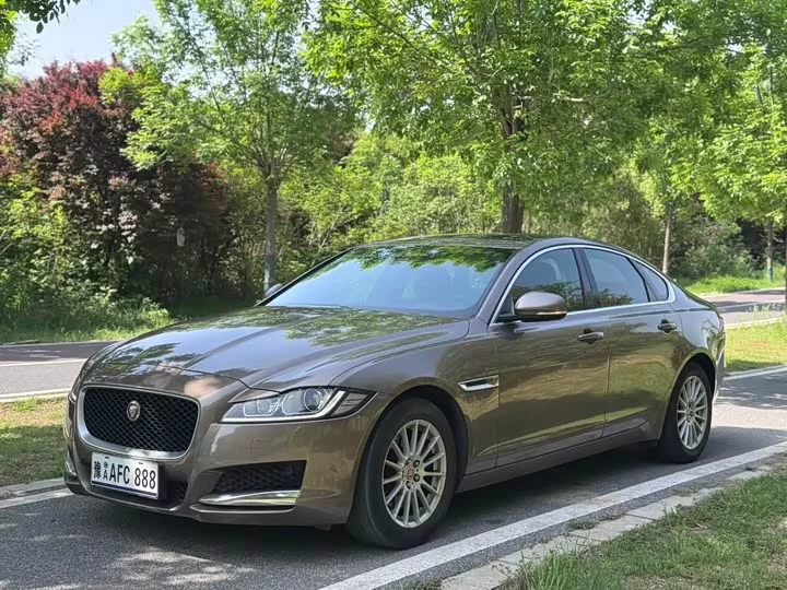 Jaguar XF