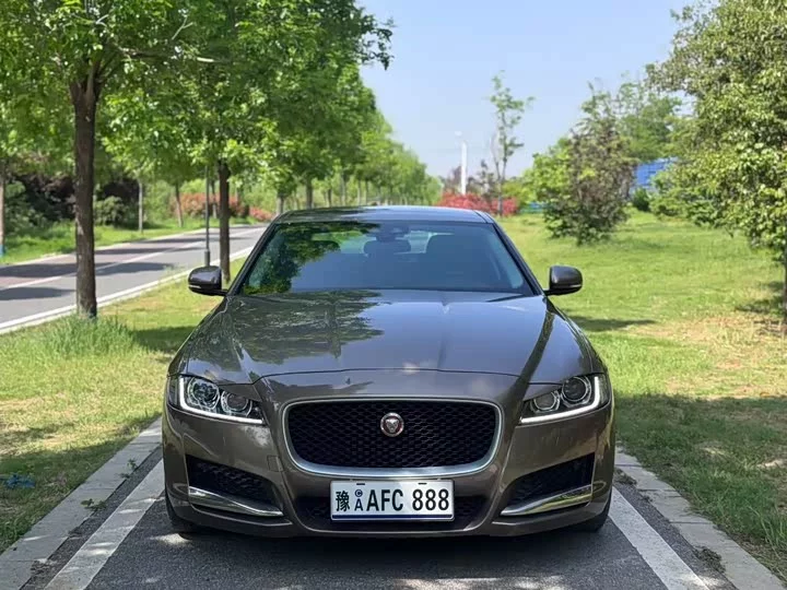 Jaguar XF