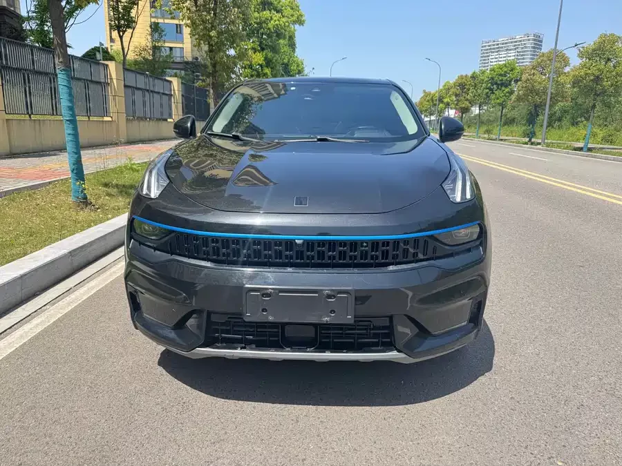 Lynk & Co 05