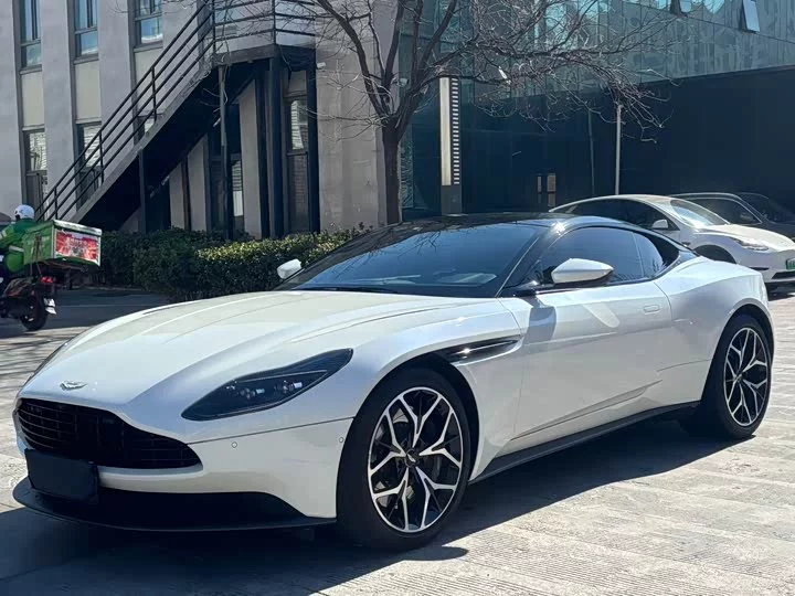 Aston Martin DB11