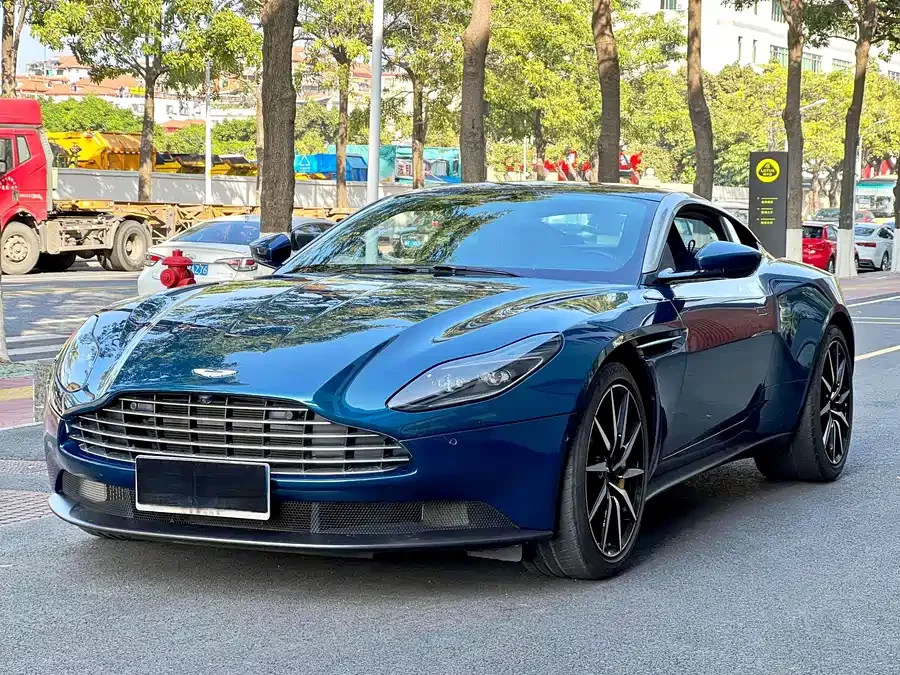 Aston Martin DB11