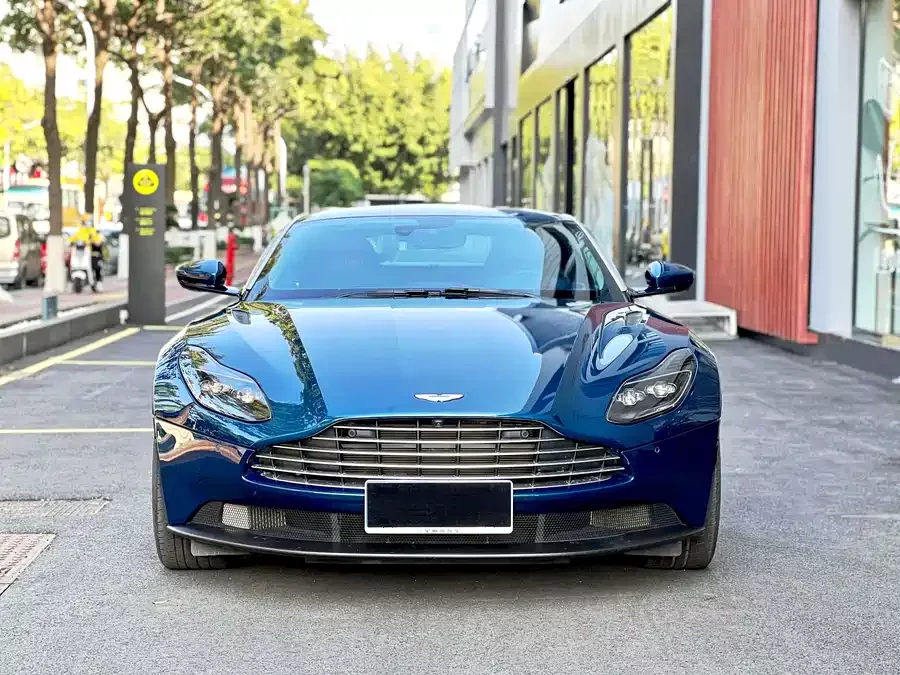 Aston Martin DB11