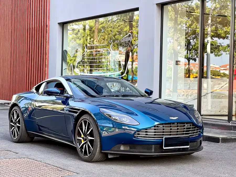 Aston Martin DB11
