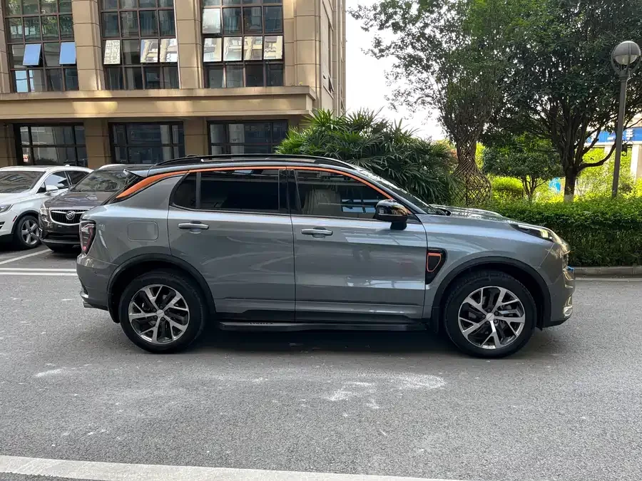 Lynk & Co 01