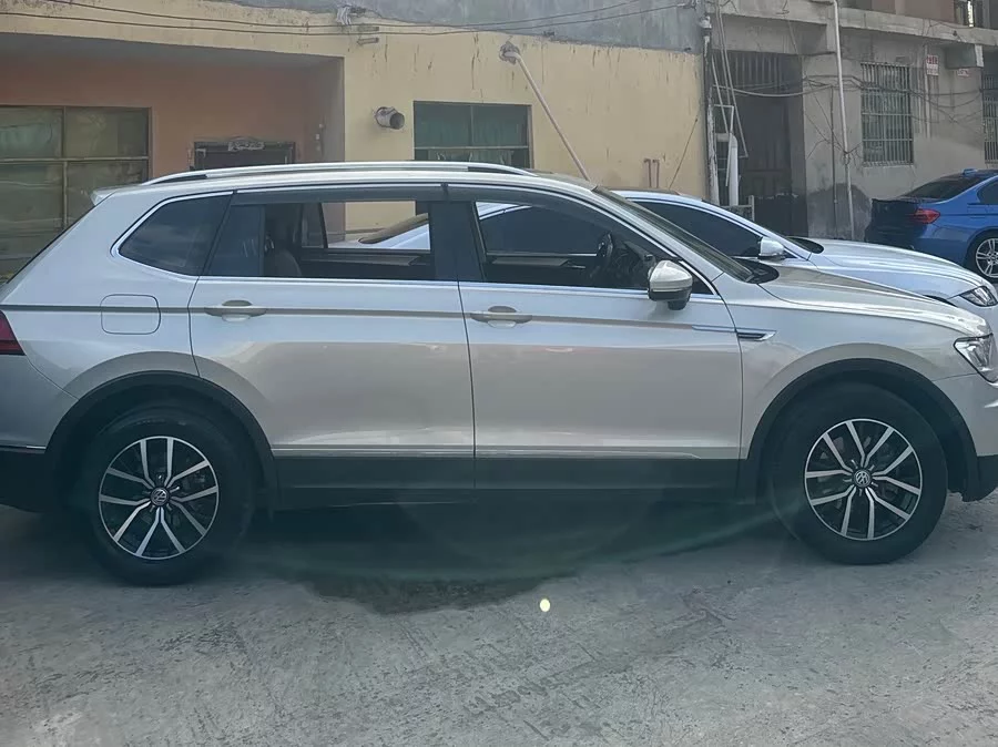 Volkswagen Tiguan L