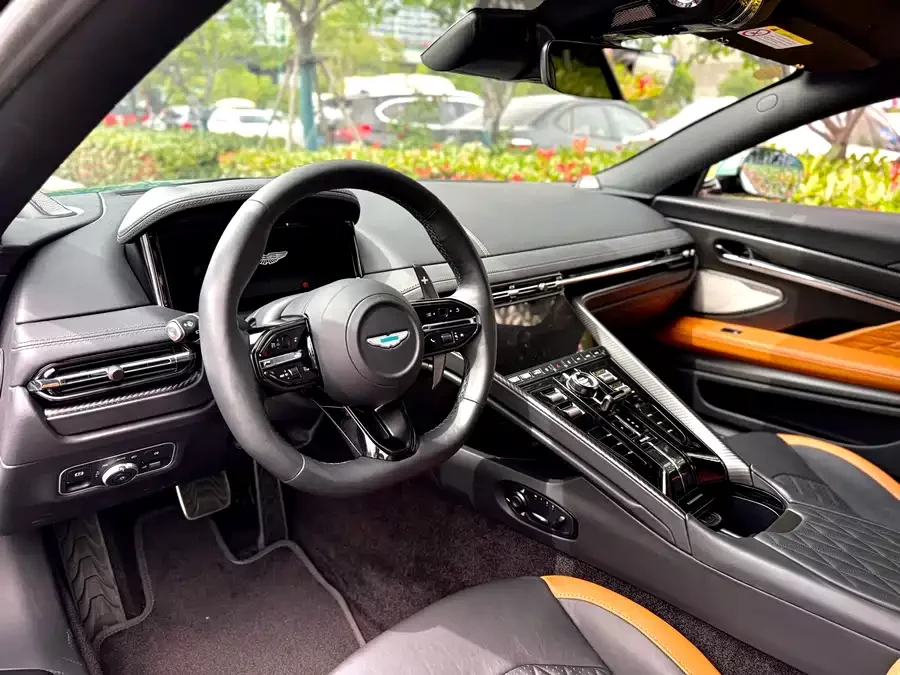 Aston Martin DB12
