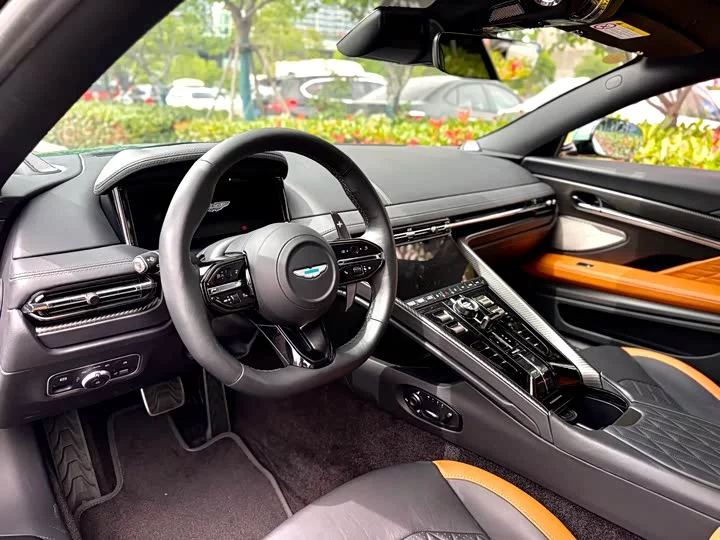 Aston Martin DB12