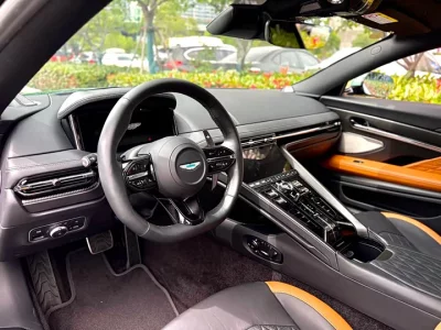 Aston Martin DB12