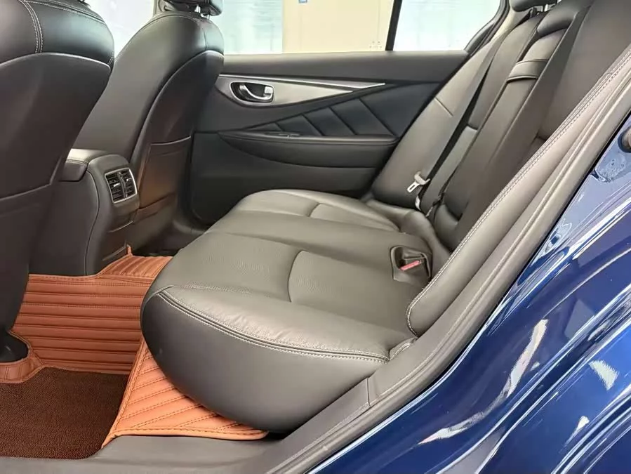 Infiniti Q50L