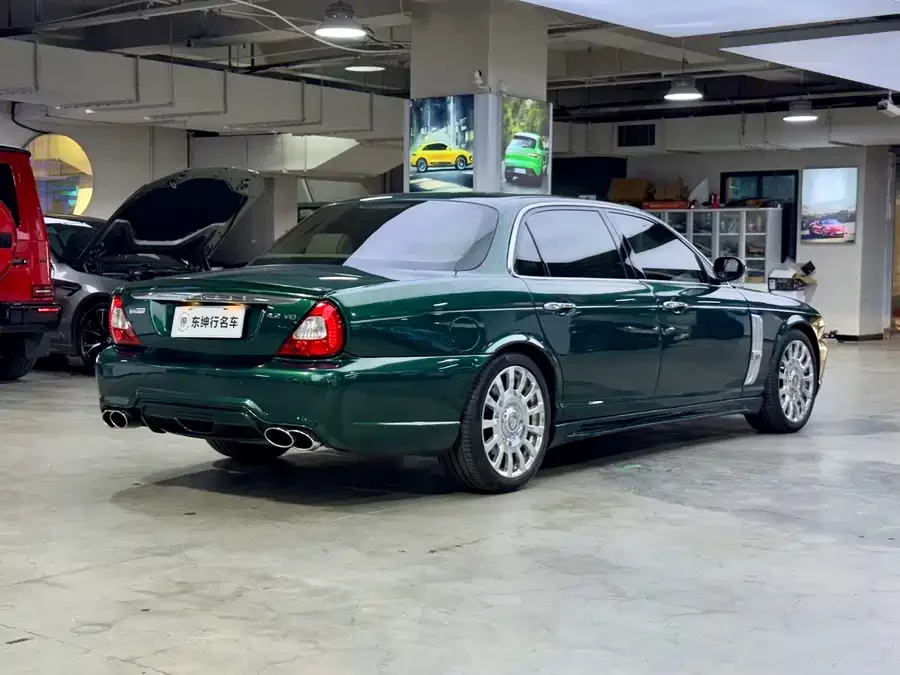 Jaguar XJ