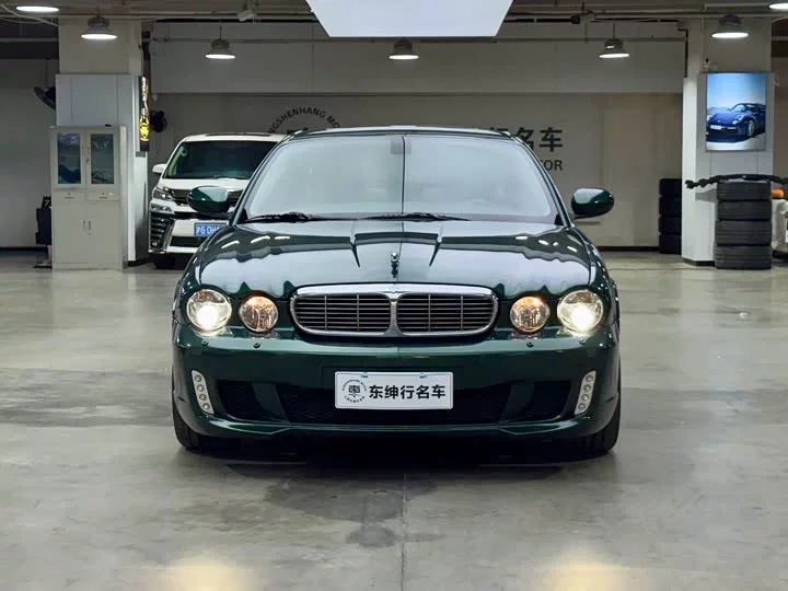 Jaguar XJ