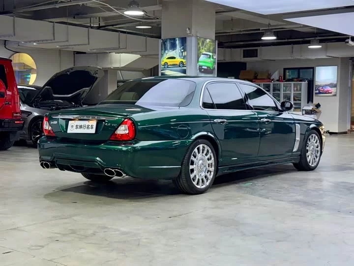 Jaguar XJ
