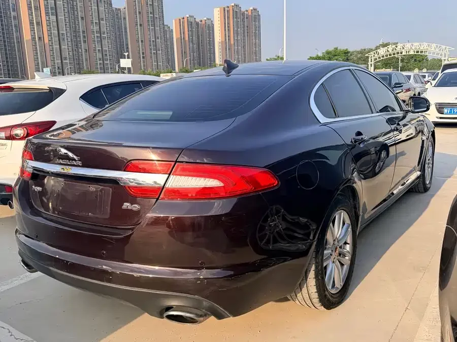 Jaguar XF